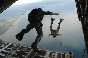 720th_Special_Tactics_Group_airmen_jump_20071003-300x199