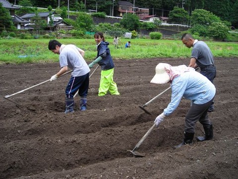 【被災地】熊本農家「地震で手入れ出来なかったのでボランティア集まって！」←これって…