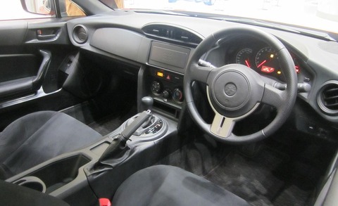 1024px-Toyota_86_inside1201-1024x626