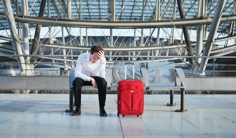 飛行機が遅延した際にすべきこと