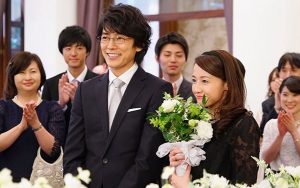 C8z4qHQXoAEPytQ-300x188