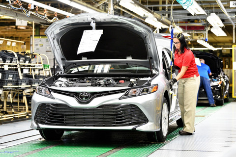 TOYOTA_CAMRY_01-20171110182423-800x533