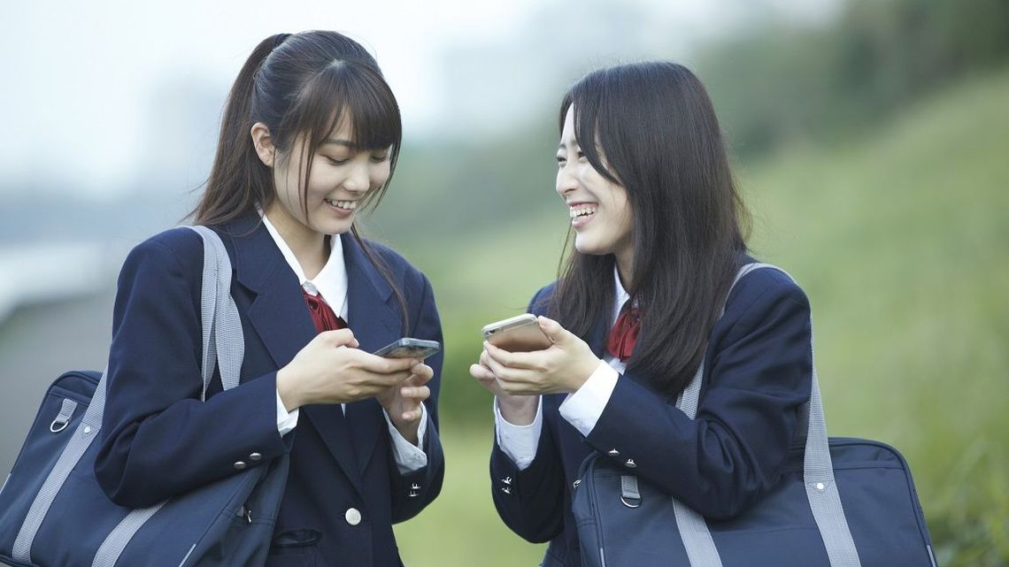 newsplus 男子高校生(19)が女子高生(15)のスカートにスマホを差し入れた結果wwwwww newsplus 男子高校生(19)が女子高生(15)のスカートにスマホを差し入れた結果wwwwww