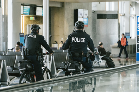 POLICEMEN_DSC04717_TP_V