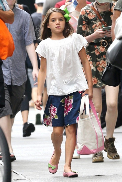 20160802exclusive-suri-cruise-and-her