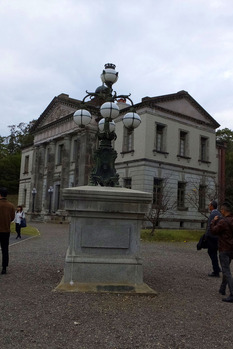 15.皇居正門石橋飾電燈