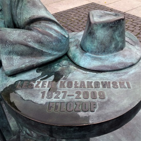 Leszek_Kolakowski_Monument_in_Radom,_Poland2 (2)