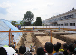 大新屋遺跡発掘調査現地説明会