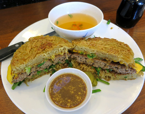 tanaka_saimin_burger_cut_p