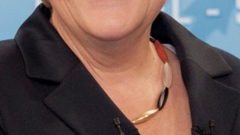 angela-merkel-halskette-twitteraccount