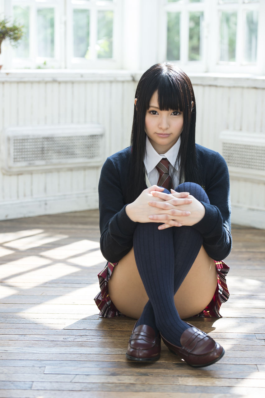 体育座りの時に足首でパンツが隠されてる画像->画像>157枚 