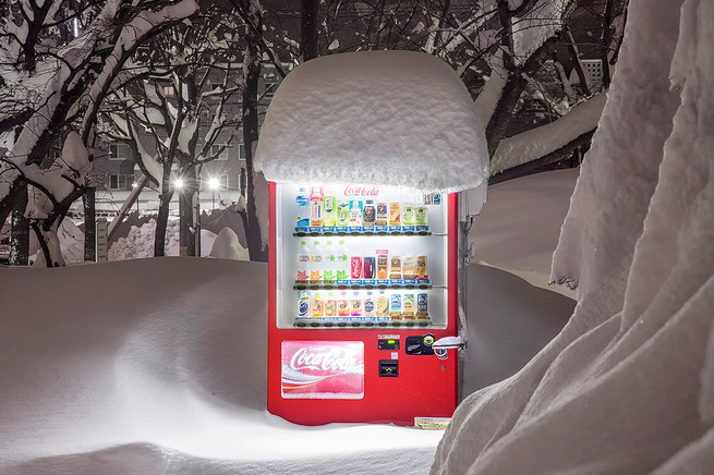 Eiji-Ohashi-Hokkaido-Vending-Machines-at-Night-3