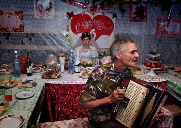 funny-weird-russian-wedding-photos-128-5ac48981d5d28__605