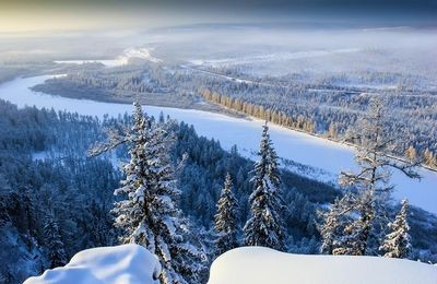 Chulman-River-Valley-in-Eastern-Siberia-in-winter