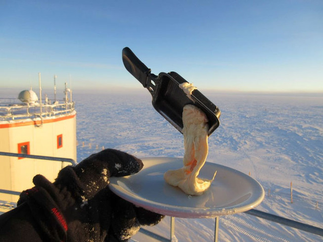 cooking-food-antarctica-cyprien-verseux2-5bbc51db32509__700