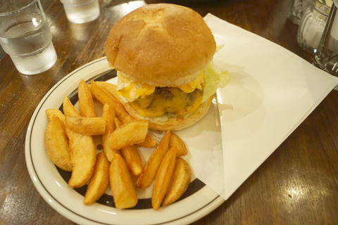 ダブルチーズバーガーエッグフレンチフライ