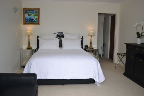 363_06Studio accommodation