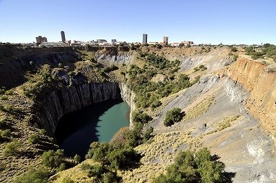 s_BIG HOLE 1