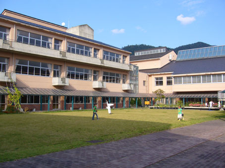 f0021828_22203