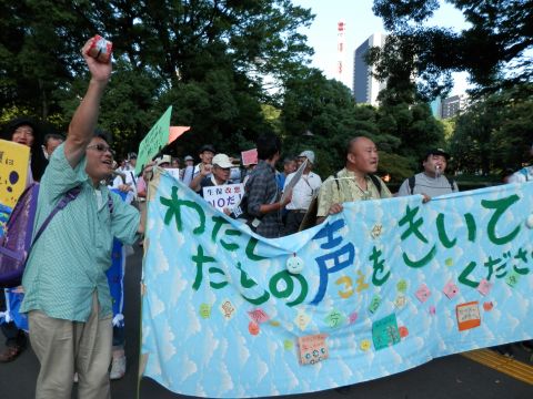 Photo20120824-8_生活保護守るデモ