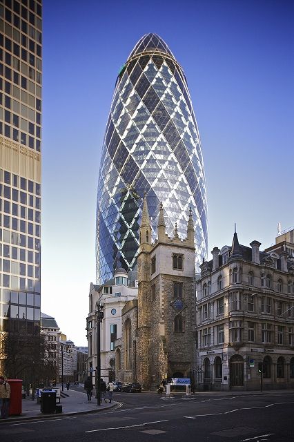 s_30_St_Mary_Axe_from_Leadenhall_Street