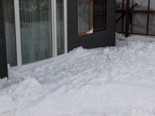 窓周りの雪撤去