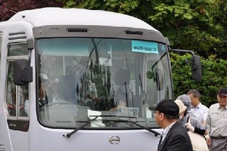 8亜麻畑行きのバス