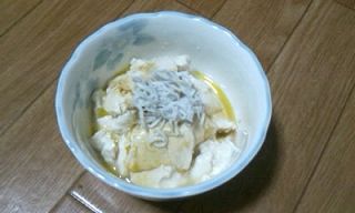 豆腐としらすの亜麻仁油あえクロス