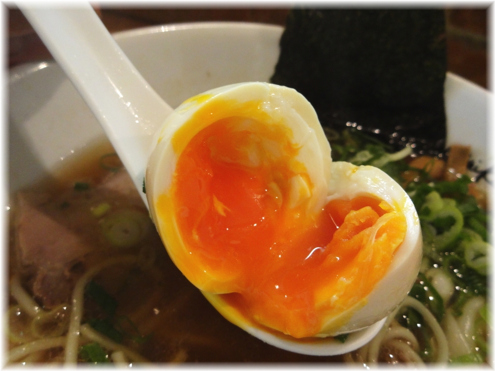 ShiNaChiKu亭 特らーめん(醤油)の味玉