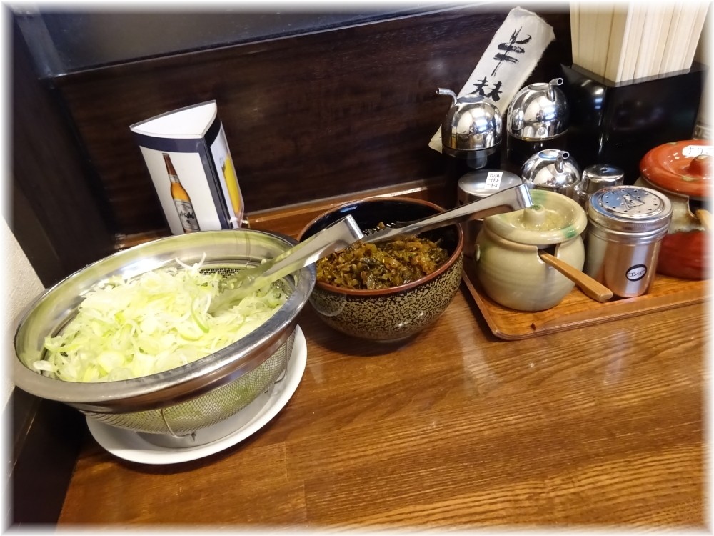 百歩ラーメン 卓上の調味料