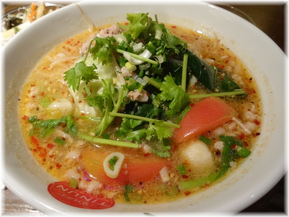 ティーヌン トマトチャーンノーイ麺