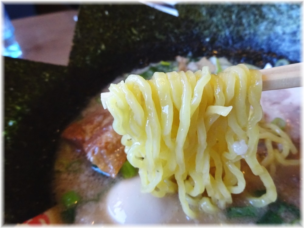 とんとら とんとら正油らーめんの麺