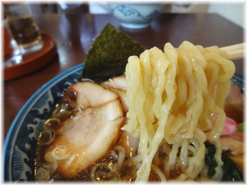 弘流 チャーシュー麺の麺