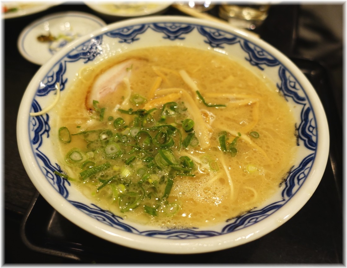 赤のれん西麻布 らぁめん