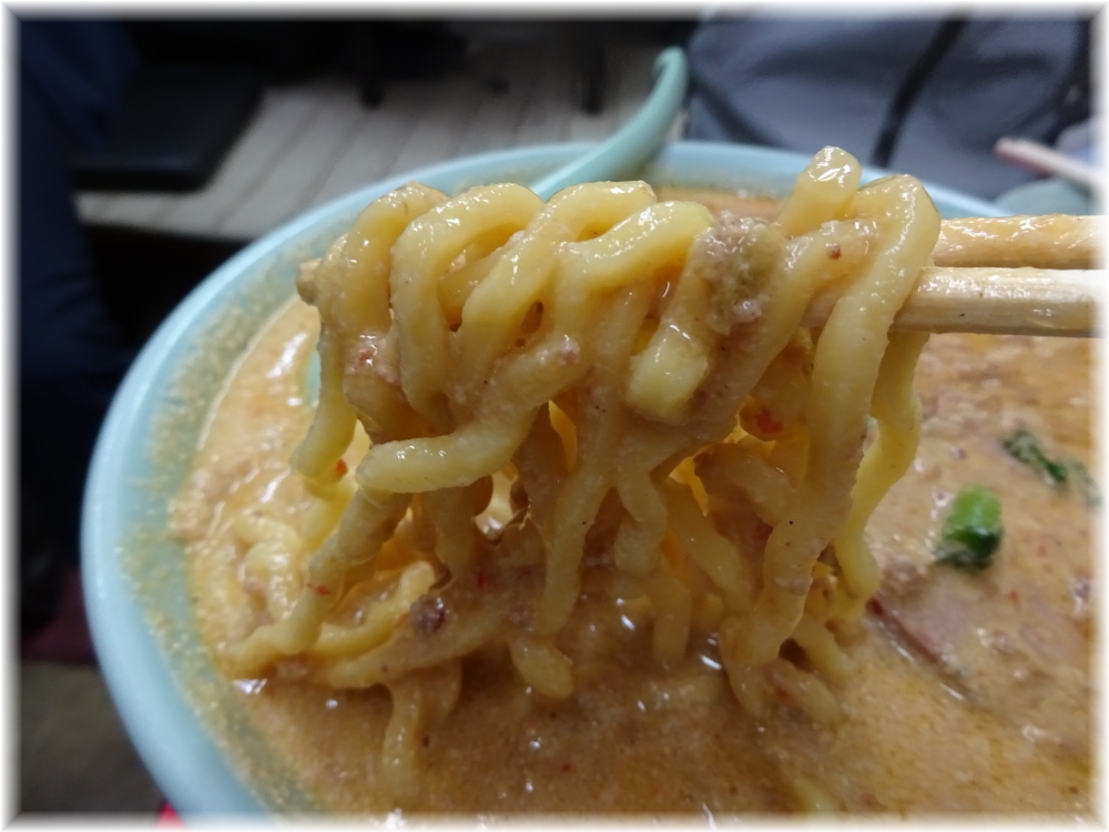 やよい軒 担々麺の麺