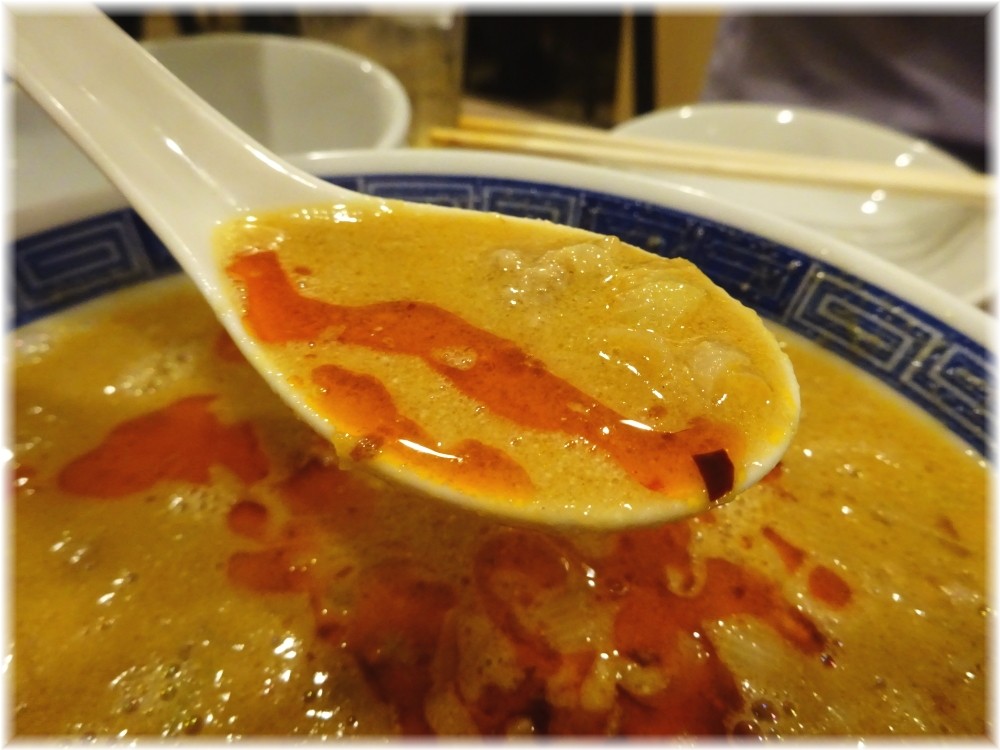 大興 坦々メンのスープ