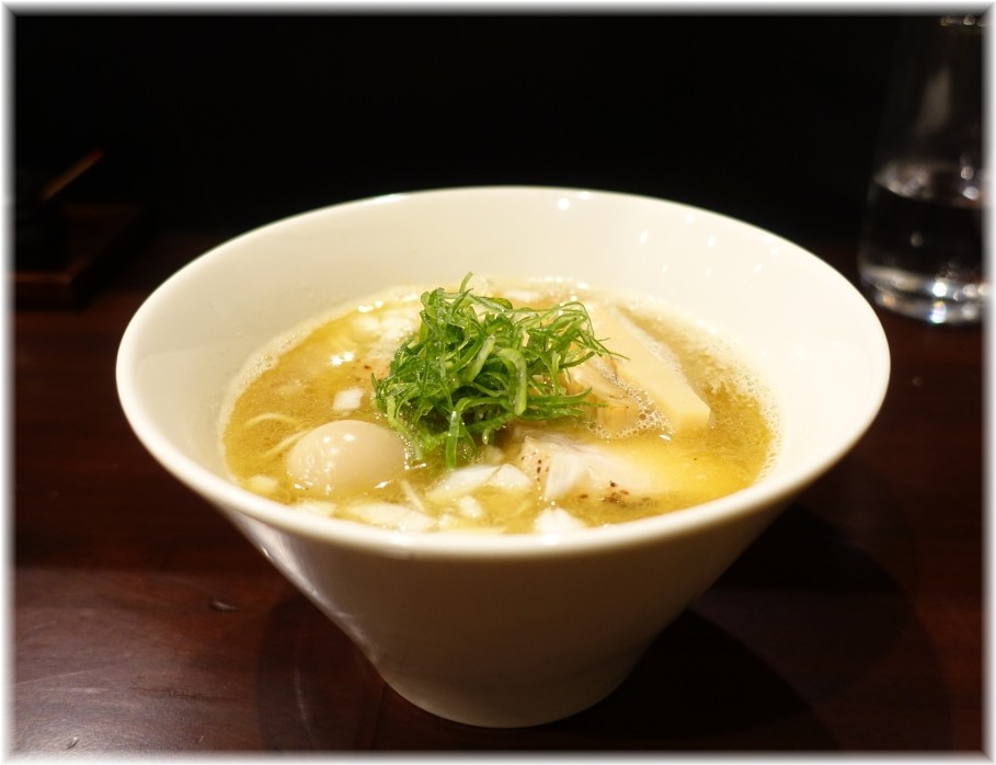 鳥田中 鰹出汁のラーメン