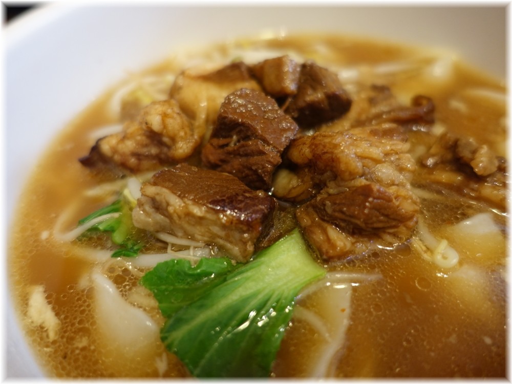 慶珍楼 牛バラ刀削麺の具