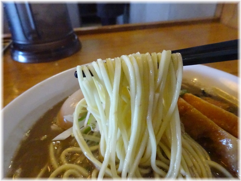 中村屋総本山 濃厚煮干そばの麺