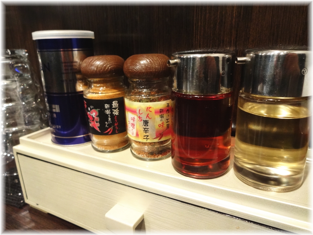 麺やでこ2 卓上調味料