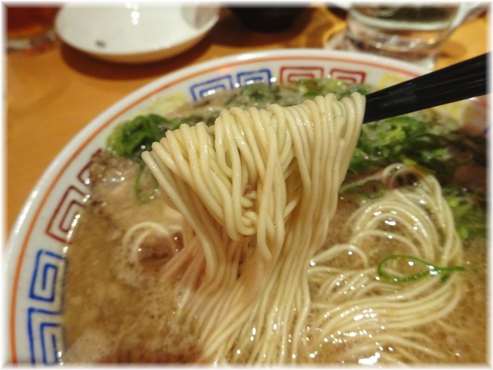 秀ちゃんラーメン2 ラーメンの麺