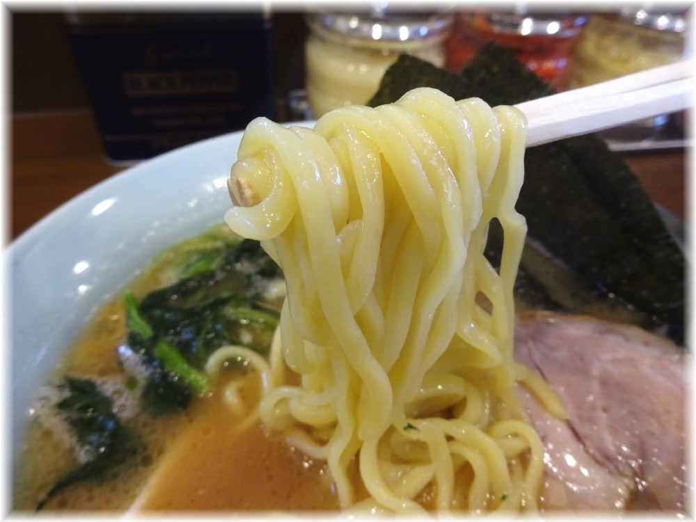 寿々喜家曙町店 ラーメン並+味玉の麺