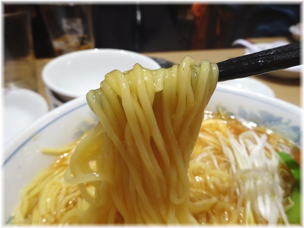 胡弓原宿店 酸辣湯麺の麺
