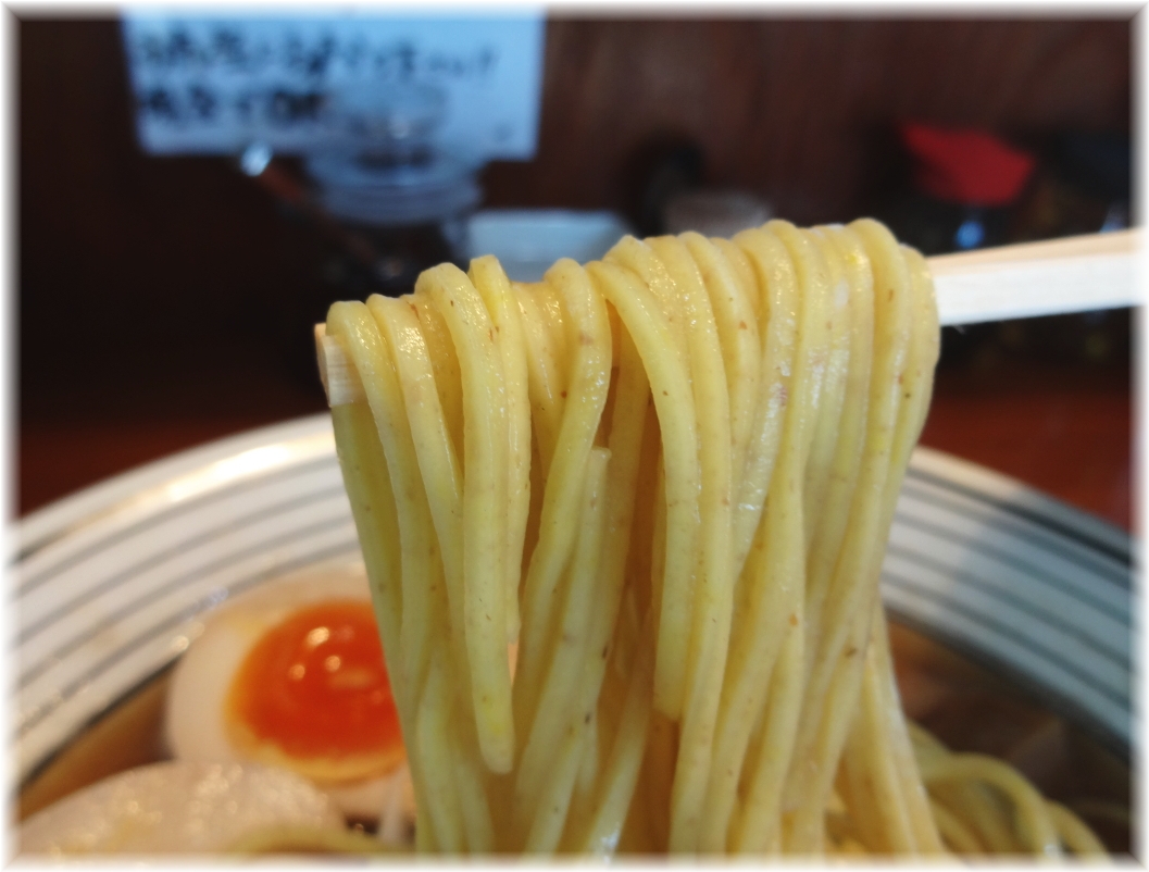 猫トラ亭 超煮干しらぁめん味玉入りの麺