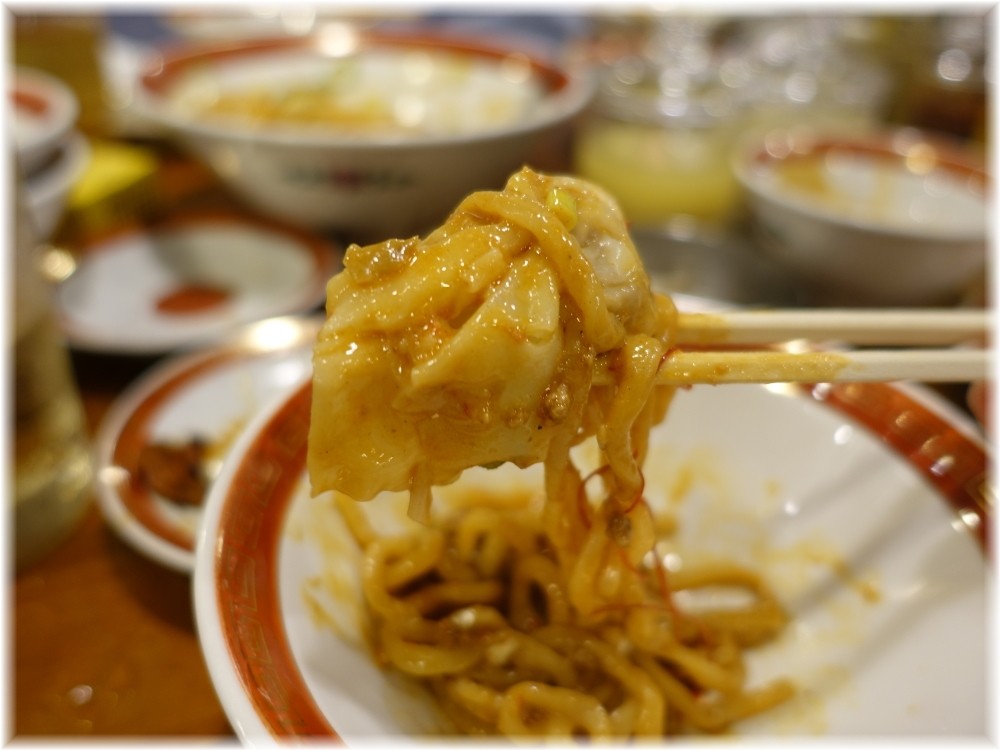 広州市場五反田店 雲呑入り汁なし担々麺のワンタン