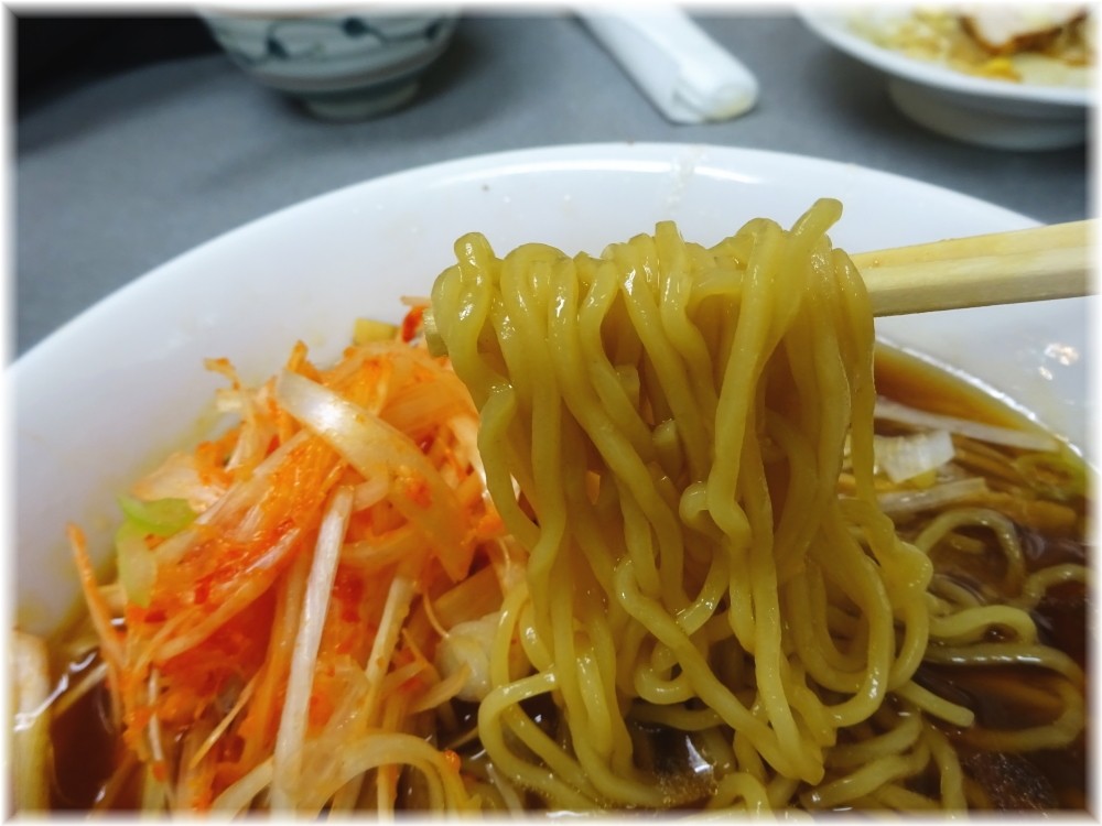 盛運亭 辛ねぎラーメンの麺