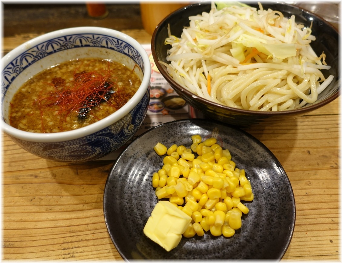 三田製麺所7 濃厚魚介味噌つけ麺にバターコーン