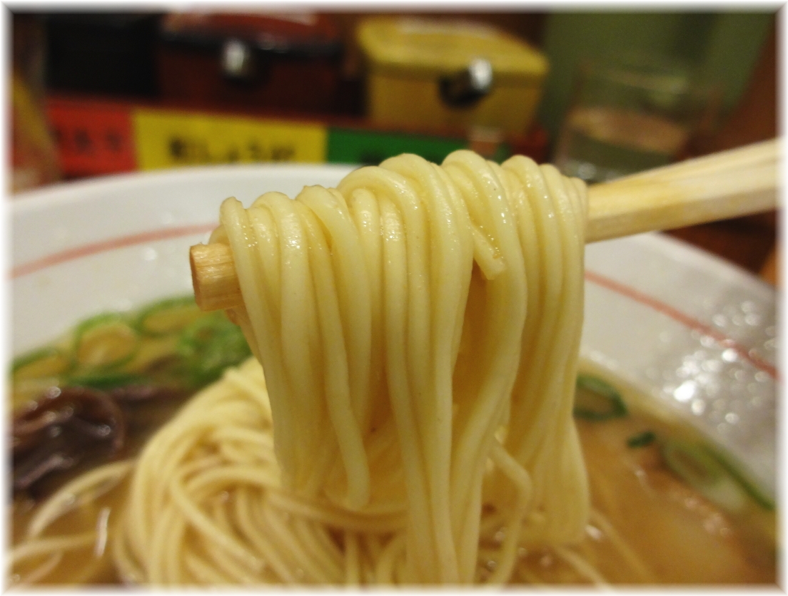 博多ラーメンふくちゃん ふくちゃんらぁめんの麺