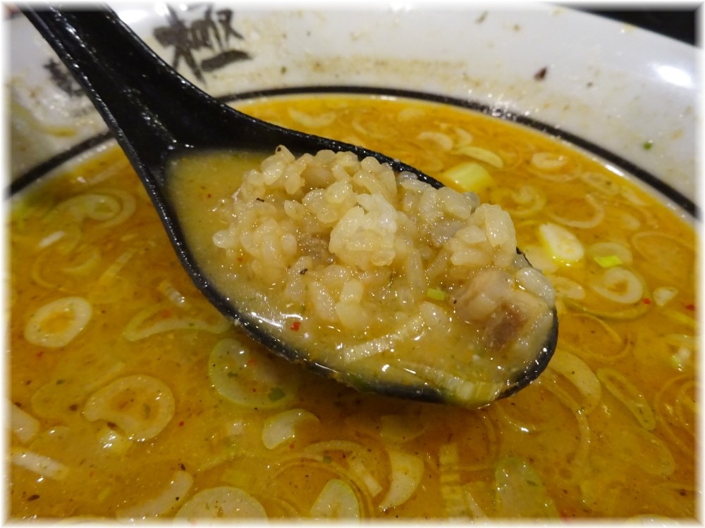麺や極 肉めしをスープに