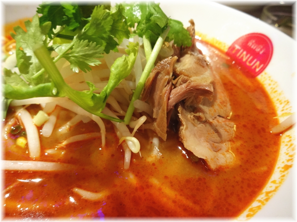 ティーヌン トムヤムラーメンの具